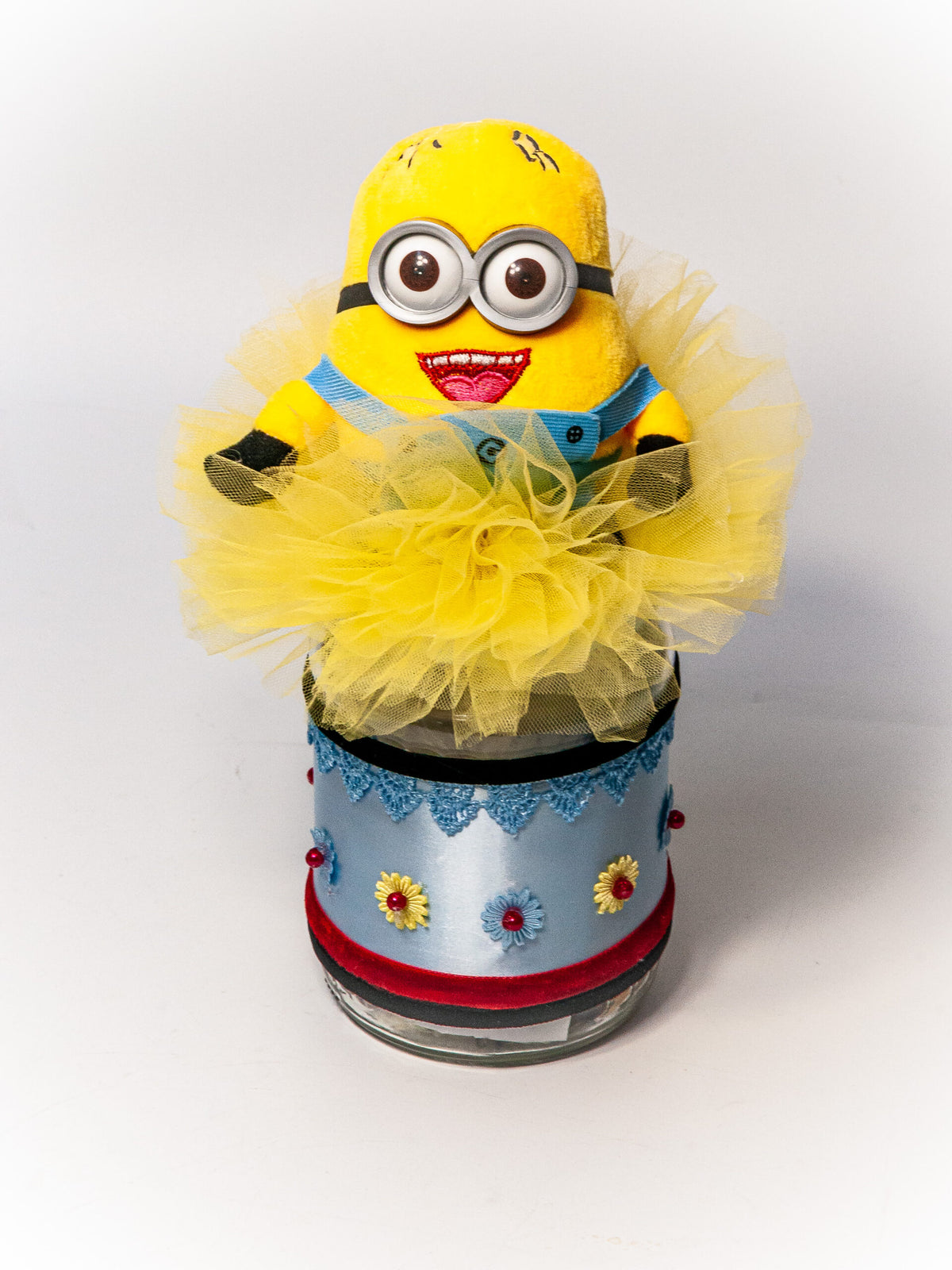 Borcan prima baita, Minion